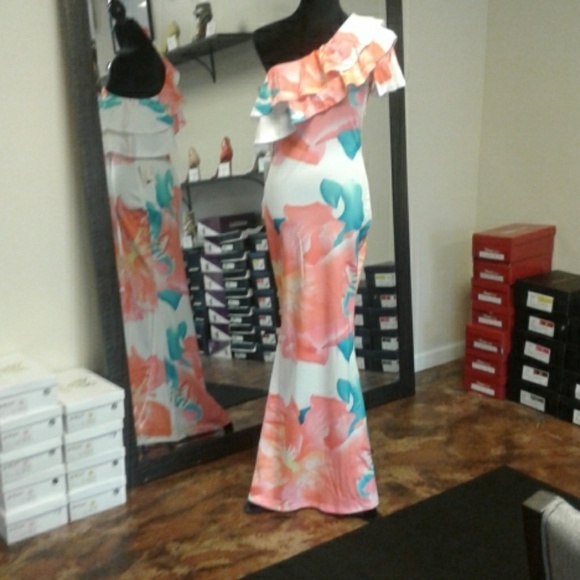 Dresses & Skirts - Dress